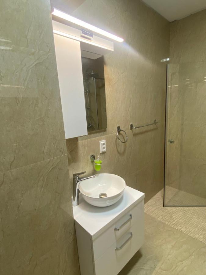 Good Vibes Apartment Орадя Экстерьер фото